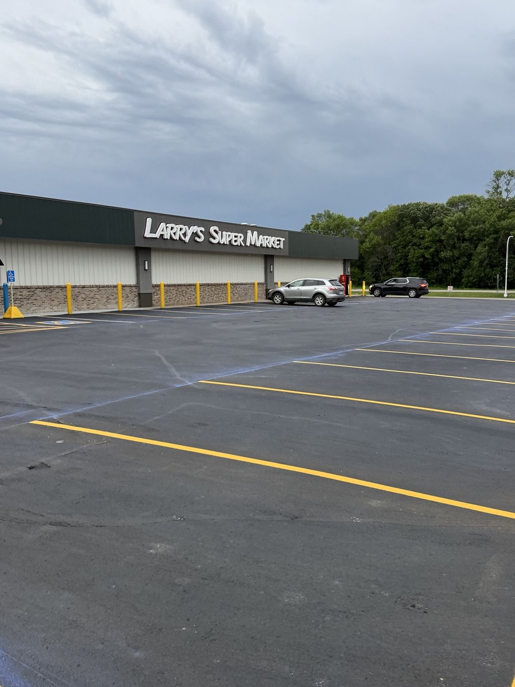 Grocery store vertical view of striped lot